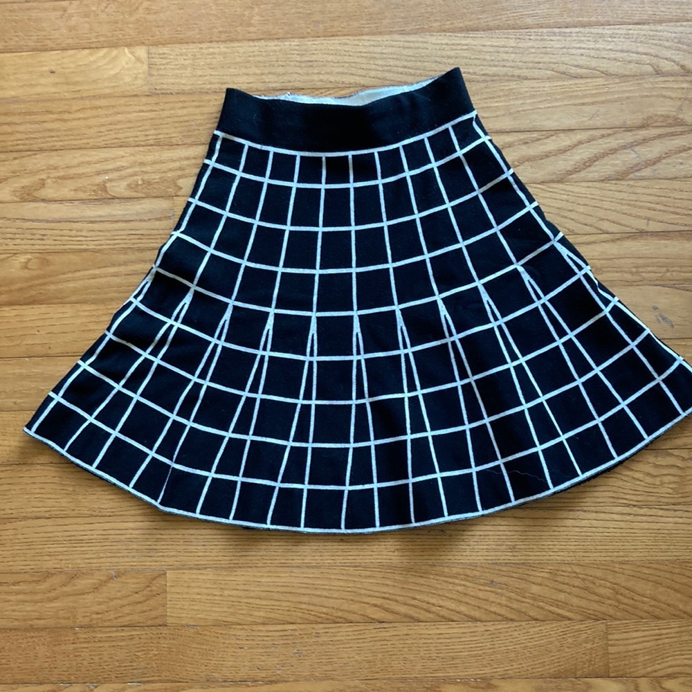 Retro black and whit knit skirt